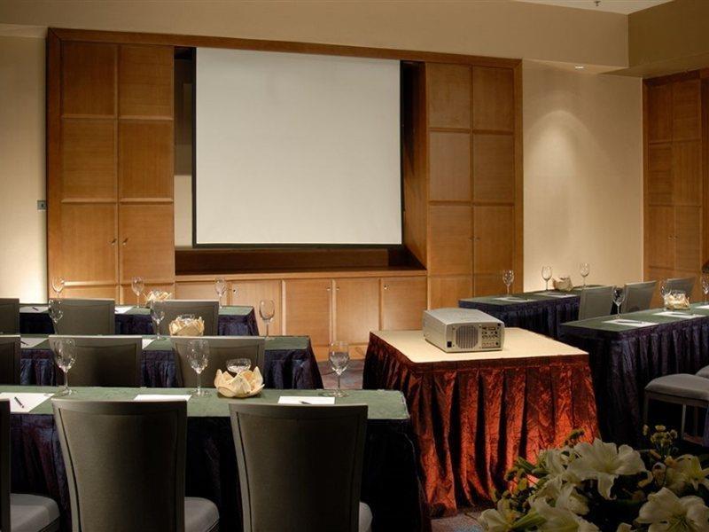 Hotel Nikko Tchien-ťin Exteriér fotografie A projector screen in a meeting room