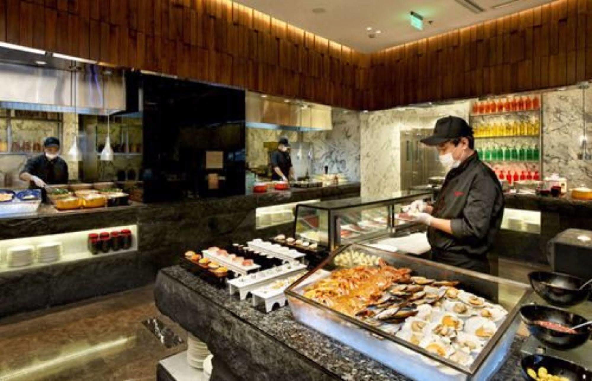 Hotel Nikko Tchien-ťin Exteriér fotografie A sushi bar in a hotel